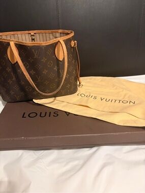 Louis Vuitton MM Brown Monogram Canvas Tote with Vachetta Trim authentic